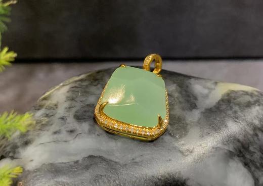 【御珠宫坊】新疆黑羊洞金镶碧玉吊坠 商品图5