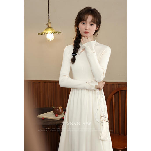 鹿向南「国风情书」新中式白色连衣裙2025秋季新款女收腰针织裙子 商品图2