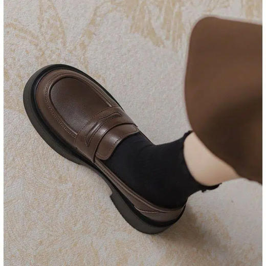 建议拍大一码！SOSOTATA 复古英伦风乐福鞋 单里/绒里 秋冬氛围感拉满，配色质感高级；鞋面细腻，鞋底柔软，上脚舒适 商品图9