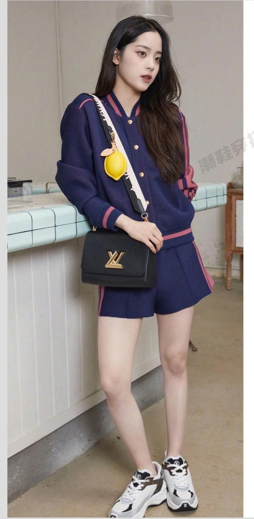 LV Twist 黑色 水波纹 牛皮 中号 金扣 斜挎包 商品图1