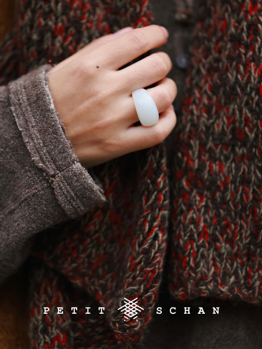 PETIT SCHAN小闪 JEW#030 Chubby White 白墩墩 顶俄巴莎一级白和田玉戒指 商品图4