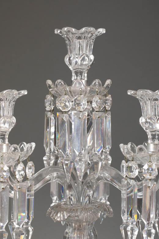 独角鹿西洋古董20世纪法国巴卡拉水晶工坊签名出品Médaillon圆雕纹款四枝头水晶烛台一对 商品图3