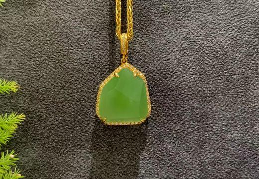 【御珠宫坊】新疆黑羊洞金镶碧玉吊坠 商品图0