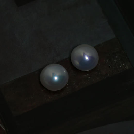 甄珠贝 ji光淡水马贝耳钉 约9-10mm 商品图5