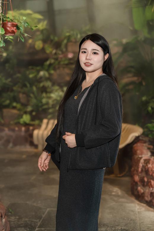 一套现货！今日发货【羊毛混纺 休闲保暖套装】秋冬不用想穿搭，一套搞定！深灰色系列，版型正显瘦休闲外套，正肩休闲外套，非常显瘦！搭配松紧裤脚下装，一整套休闲松弛到不行 商品图13