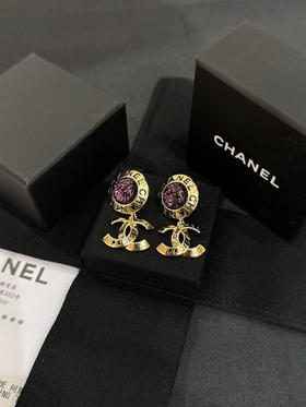 Chanel 21k 镂空字母 紫珐琅圆耳环