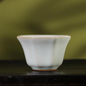 问鼎汝瓷复刻款月白八方杯