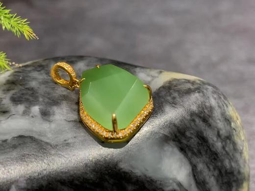 【御珠宫坊】新疆黑羊洞金镶碧玉吊坠 商品图3