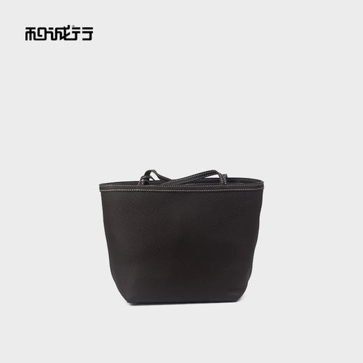 和诚行2025秋季新款牛皮革菜篮子水桶包腋下托特包紗菲线单肩4770006 商品图3