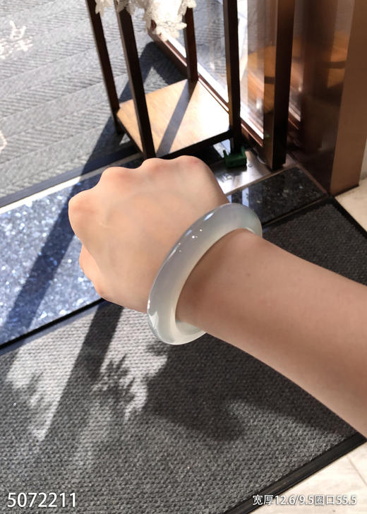5072211，手镯，圈口55.5。具体价格微信咨询 商品图3