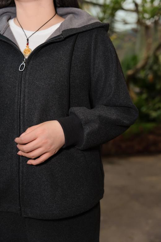 一套现货！今日发货【羊毛混纺 休闲保暖套装】秋冬不用想穿搭，一套搞定！深灰色系列，版型正显瘦休闲外套，正肩休闲外套，非常显瘦！搭配松紧裤脚下装，一整套休闲松弛到不行 商品图11