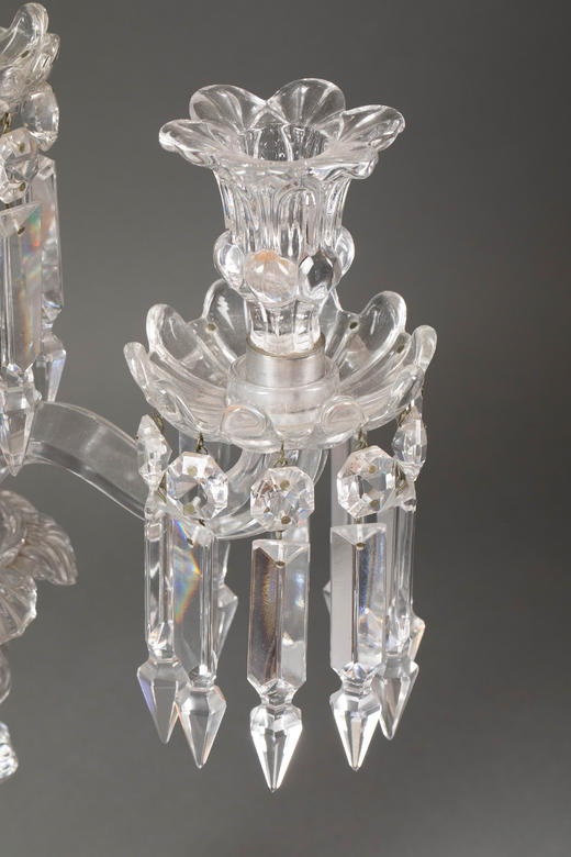 独角鹿西洋古董20世纪法国巴卡拉水晶工坊签名出品Médaillon圆雕纹款四枝头水晶烛台一对 商品图4