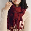 奥莱仓发货【COACH经典羊毛流苏围巾】，绵羊毛+山羊绒黄金配比，云朵般舒适柔软，触感软fufu；经典双C设计，百搭不挑人，从通勤到约会都能轻松驾驭；可当披肩、围巾、盖毯，超实用  。配礼盒包装。 商品缩略图4