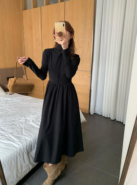 半高领加绒小黑裙 | 女人这一生，一定要拥有一条小黑裙