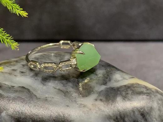 【御珠宫坊】新疆黑羊洞金镶碧玉戒指 商品图5