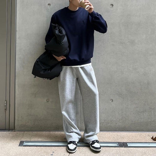 BASICLIVE  男士虎头刺绣直筒加绒卫裤 420G一体加绒针织棉，外层紧密防风，内里细腻保暖；立体剪裁，廓形干净利落，上身尽显型男品格 商品图0