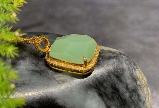 【御珠宫坊】新疆黑羊洞金镶碧玉吊坠 商品图6