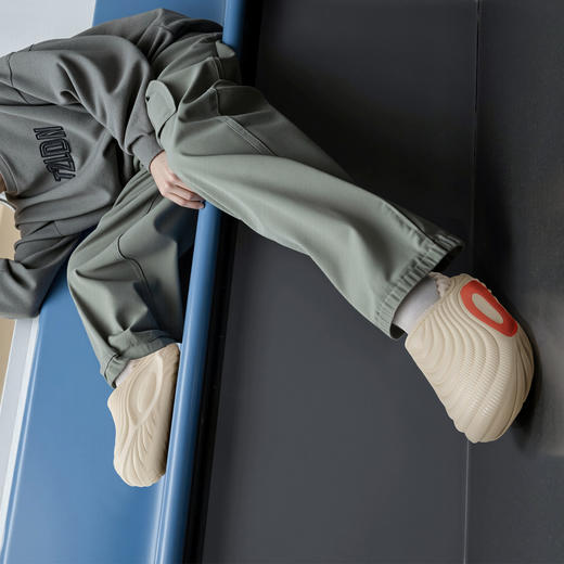 【沐初良品--轻弹运动光板棉鞋】EVA弹性材质 一体加绒蓄热保暖 鞋底防滑纹理 耐磨耐穿抓地力强 版型升级！鞋底加厚！科技感十足！ 商品图5