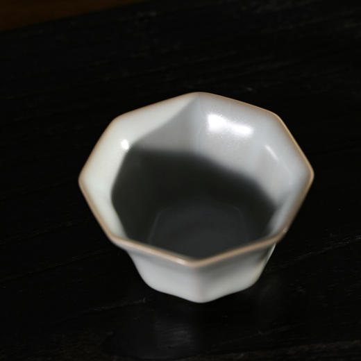 问鼎汝瓷复刻款月白八方杯 商品图1