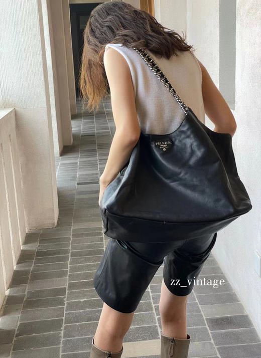 普拉达  秋冬王炸包包，黑银大托特谁见谁爱！ （ZB*PLD） 商品图4