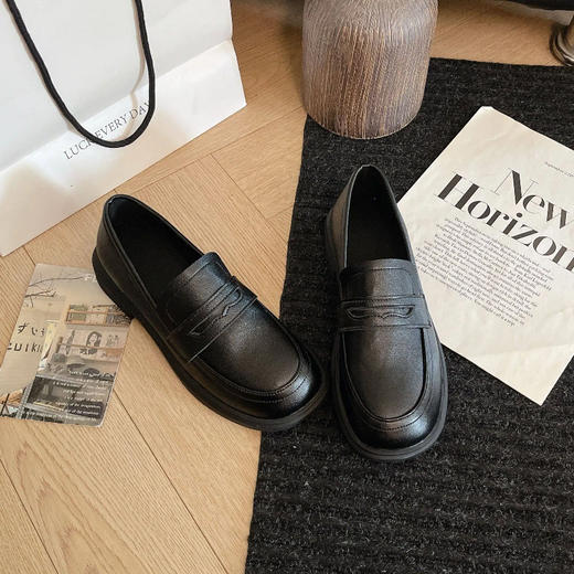 建议拍大一码！SOSOTATA 复古英伦风乐福鞋 单里/绒里 秋冬氛围感拉满，配色质感高级；鞋面细腻，鞋底柔软，上脚舒适 商品图5