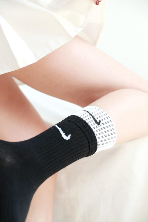 双色拼接+软支撑加固，户外字母提花运动袜原包装中筒袜子C111068 商品图0