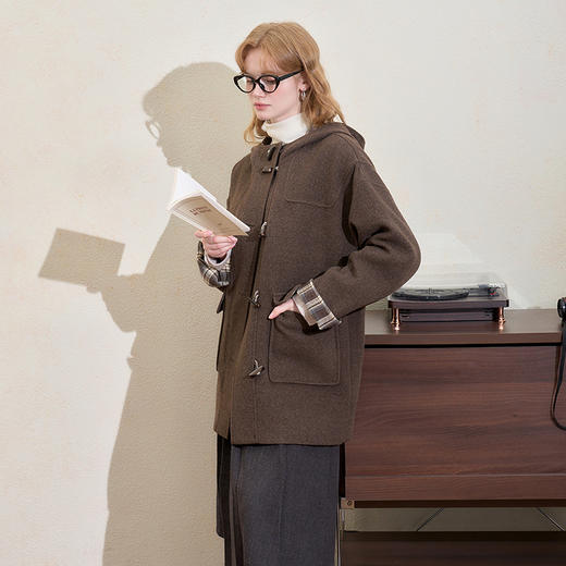 西遇美拉德羊角扣毛呢大衣女冬季新款格纹撞色中长款连帽外套V3955356 商品图2