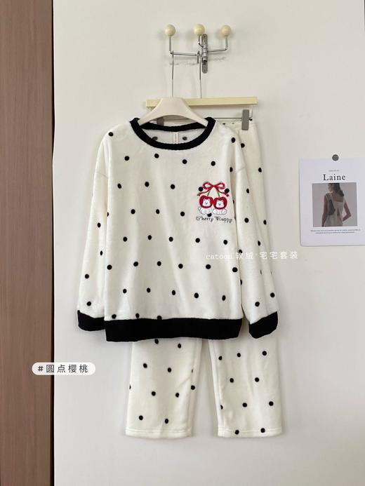 🎬#【法兰绒软绒宅宅套装】🌈快来查收你的冬日保命单品 ❣️自带慵懒可爱感的家居服 🌱面料and版型绝了、ju好穿！！ 这套睡衣给予我对于冬天的亿点点期待 商品图9