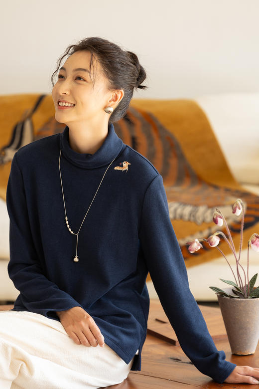 牧衣游原创 手工刺绣净色T恤新款柔软高领百搭打底套头上衣 织月 商品图5