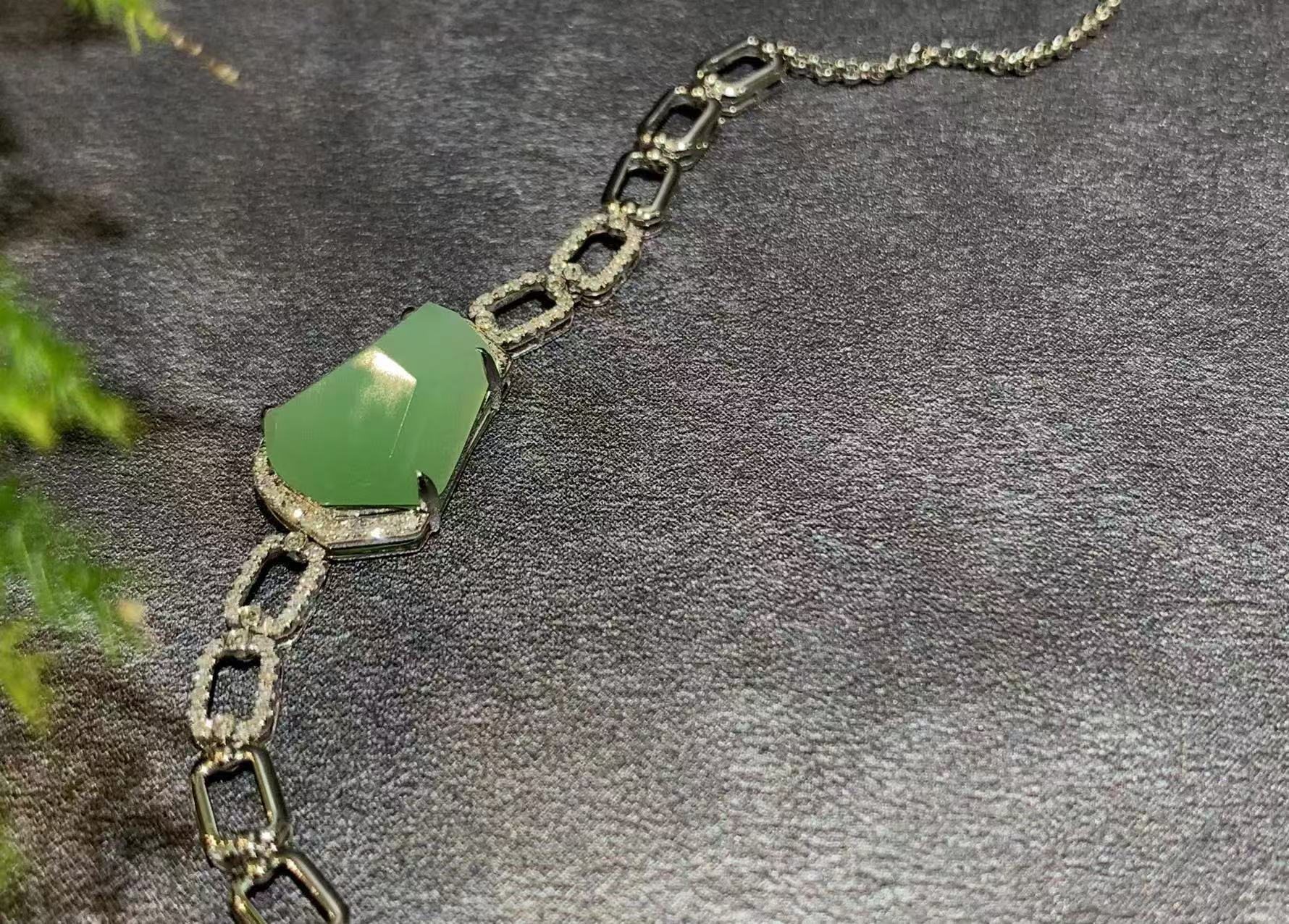 【御珠宫坊】新疆黑羊洞金镶碧玉手链