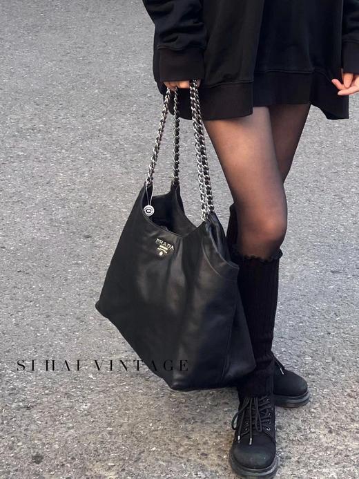 普拉达  秋冬王炸包包，黑银大托特谁见谁爱！ （ZB*PLD） 商品图3