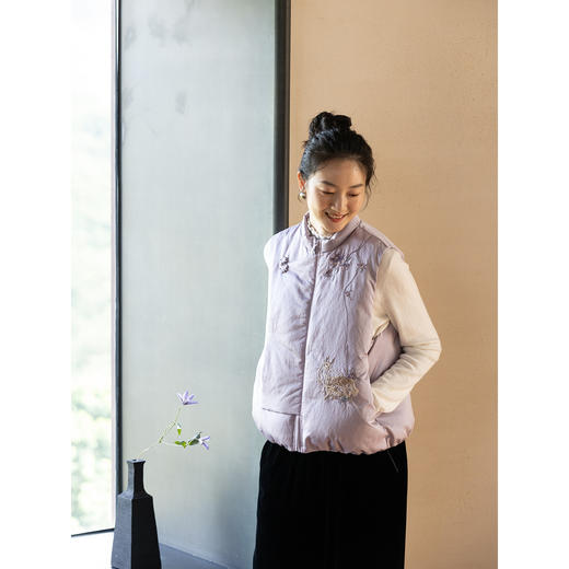 牧衣游原创 丝棉手工刺绣95级高蓬松红嘴雁羽绒马夹加厚保暖 片羽 商品图1