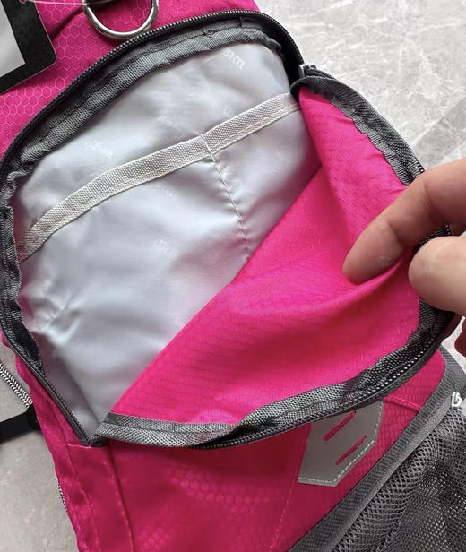 全新正品Wlison威尔胜银泰撤柜户外可收纳男女同款防水双肩包
全新正品库存撤柜款 商品图4