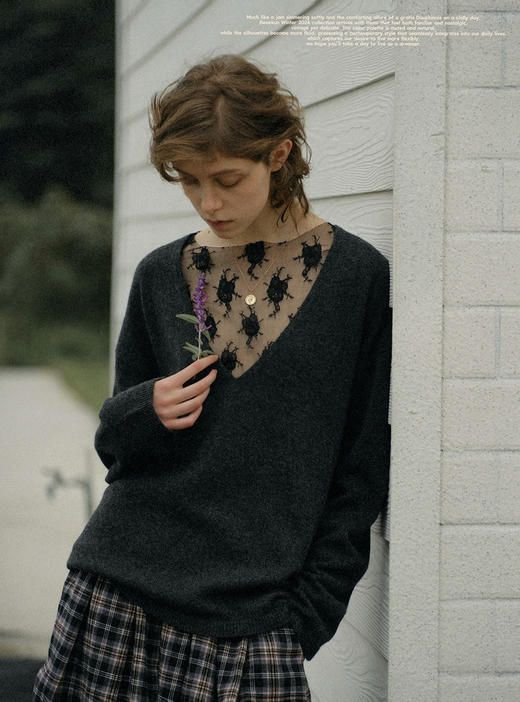 [特价]影绰动人 叠穿搭配bi备 复古优雅蕾丝轻盈打底上衣 商品图0