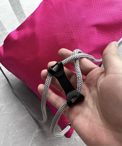 全新正品Wlison威尔胜银泰撤柜户外可收纳男女同款防水双肩包
全新正品库存撤柜款 商品图6