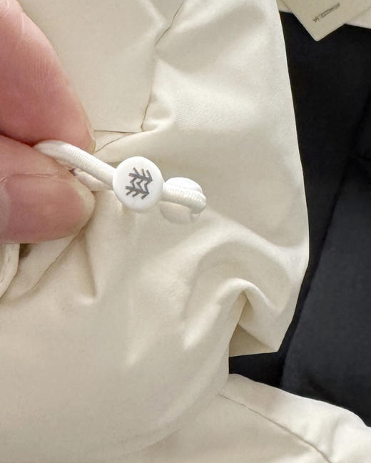 点此购买 可隆冬季女士GORE- TEX防水保暖小蛮腰压胶连帽中长款羽绒服 hbj 335173 商品图13