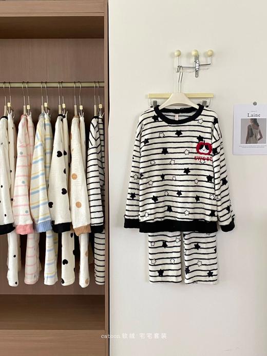 🎬#【法兰绒软绒宅宅套装】🌈快来查收你的冬日保命单品 ❣️自带慵懒可爱感的家居服 🌱面料and版型绝了、ju好穿！！ 这套睡衣给予我对于冬天的亿点点期待 商品图2