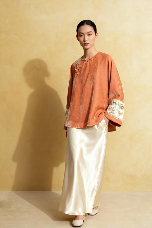 M252700丝绒上衣。 商品图1