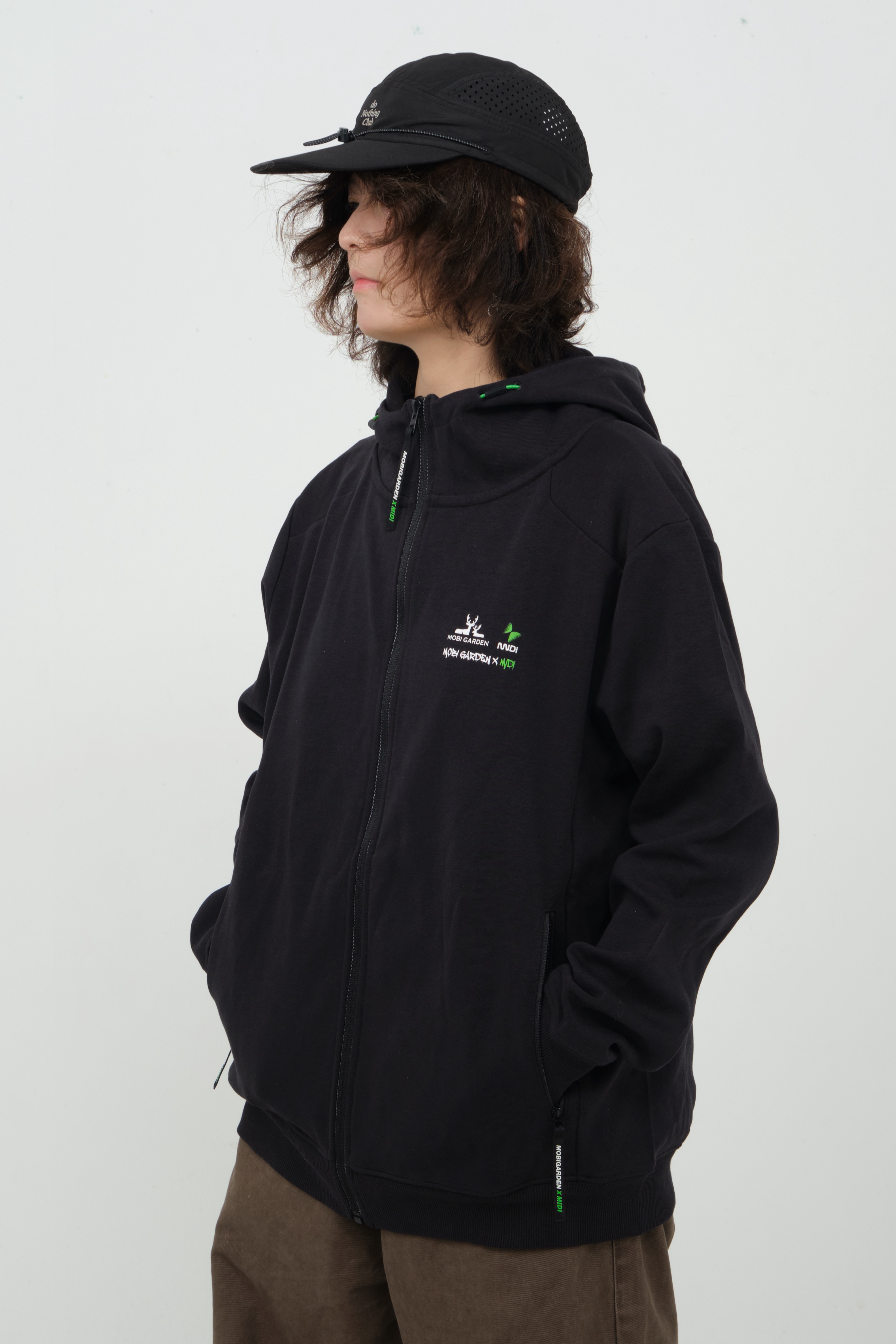 迷笛&牧高笛 摇滚户外徒步涂鸦印花连帽上衣 春夏秋季卫衣中性款