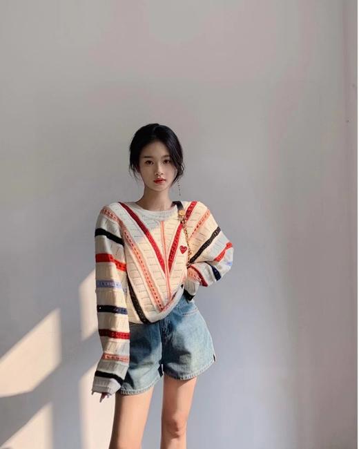 D111119新款复古甜美彩虹条纹镂空钩花设计休闲套头毛衣 商品图3