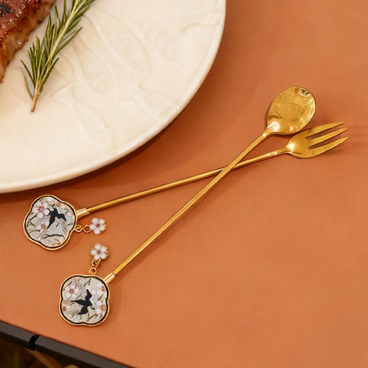 V&A博物馆 威廉莫里斯系列-草莓小偷 工艺美术大师系列-杏林春燕 叉勺套装 商品图3