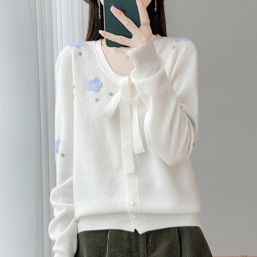 「高货yt」全新升级【铂金会员321/天猫429/差价108】(12520)洛诗琳纯羊毛单排扣开衫2025秋冬重工绣花系带针织上衣女 商品图4