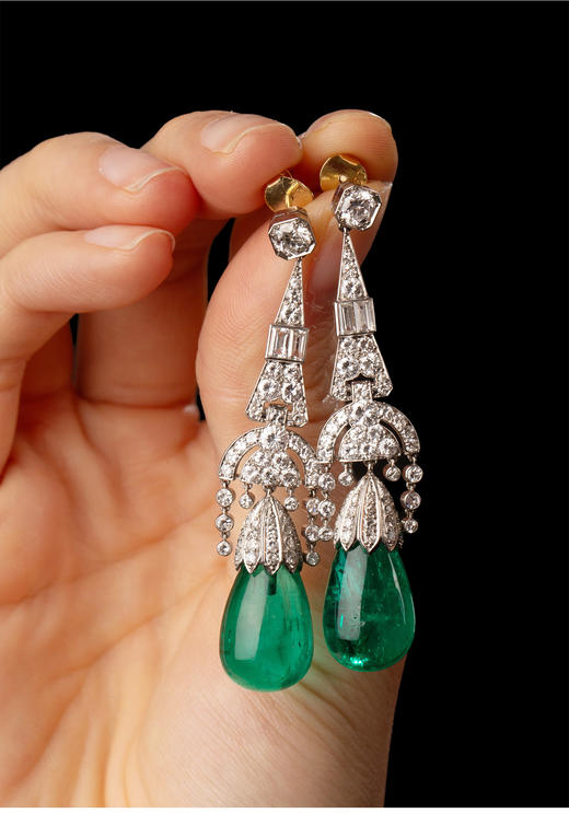 独角鹿西洋古董 1920年代英国出品装饰艺术风格铂金镶嵌哥伦比亚祖母绿及钻石耳环一对 商品图1