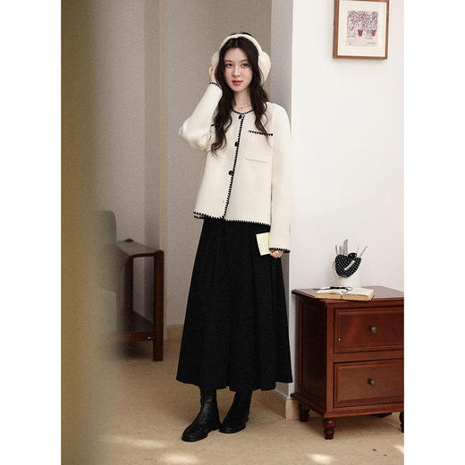 鹿向南「雅致矜柔」法式小香风毛衣女秋冬新款撞色圆领杏色短外套 商品图4