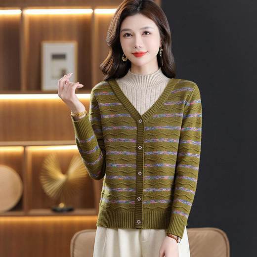 QQ68263 2025春秋新款毛衣女士韩系风撞色V领条纹套头针织衫宽松显瘦上衣 商品图0