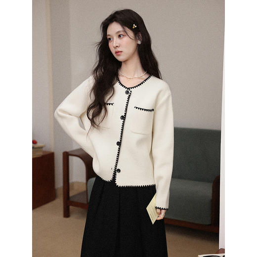 鹿向南「雅致矜柔」法式小香风毛衣女秋冬新款撞色圆领杏色短外套 商品图2