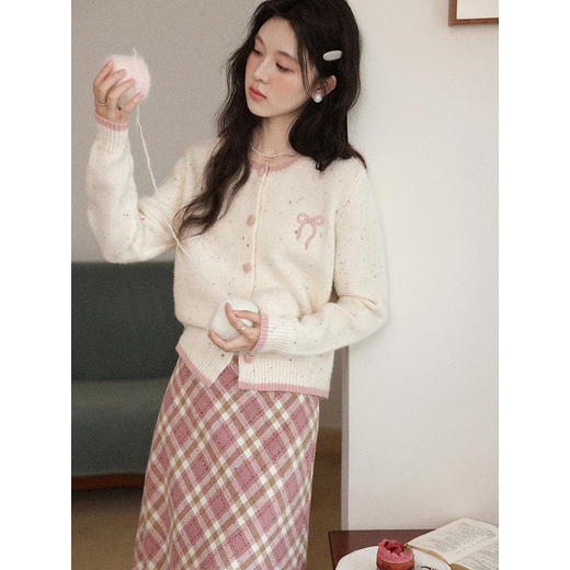 鹿向南「白桃慕斯」杏色针织毛衣女秋冬高腰格纹粉色半身裙套装 商品图3