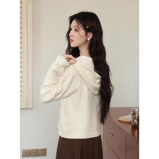 鹿向南「雾淞见鹿」杏色设计感连帽毛衣女秋冬新款慵懒风长袖上衣 商品图1