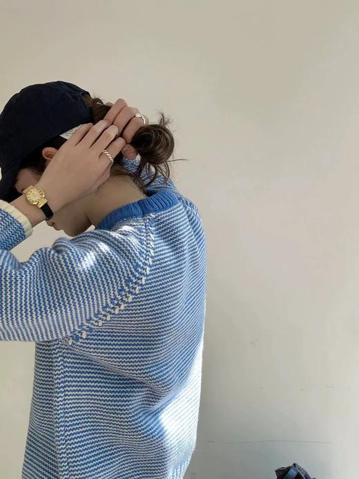 D111129蓝色条纹设计感毛衣女秋冬宽松慵懒加厚圆领套头针织上衣 商品图3