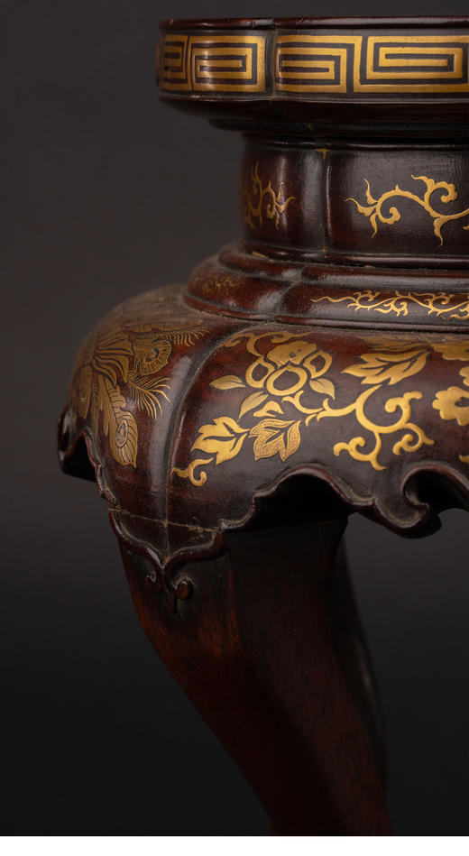 独角鹿西洋古董 19世纪晚期日本明治时期出品木胎描金孔雀牡丹纹束腰香几一对 商品图3